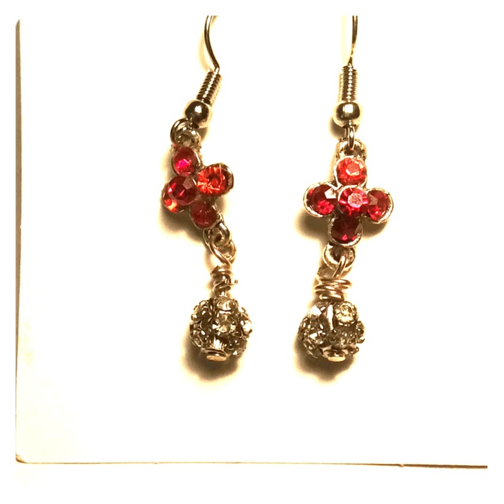 Red dangle earrings - Picture 2 of 3
